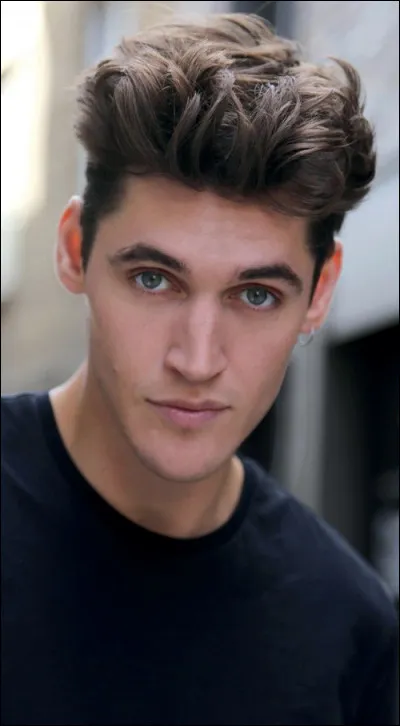 Neville avoue avoir déjà eu un crush sur un garçon de Poudlard, quand ils y étaient élèves. De qui s'agit-il ?