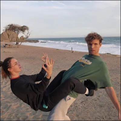 Luna et Neville avaient quelque chose à annoncer à leur amis. Qu'était-ce ?