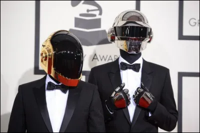 Ce groupe de musique électro originaire de Paris en France nous a offert le grand succès planétaire ''One More Time''. Qui est-ce ?