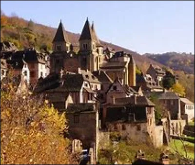 Comment se nomme la ville où l'Epouvanteur habite ?