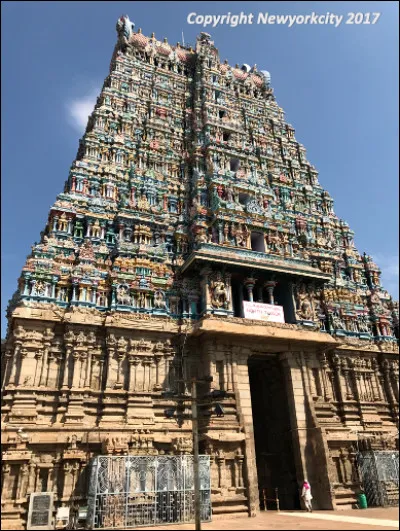 Dans quel pays se situe le temple Hindou de la ville de Madurai, consacré à Mînâhskî la femme de Shiva ?