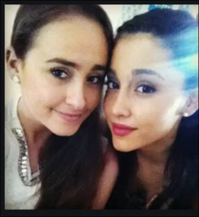 Elle a une demi-sur.