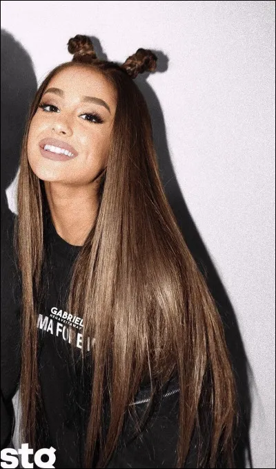 Son parfum de glace préféré est la vanille.