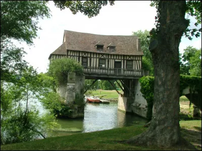 Dans quel pays d'Europe se trouve ce vieux moulin perch&eacute; ?