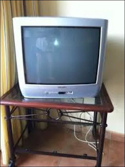 Cette chaîne diffusait des anciennes chansons, elle a duré 1 an et 8 mois seulement. Il s'agissait de...