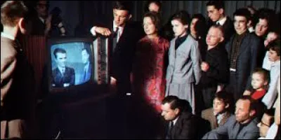 En quelle ann&eacute;e la couleur &agrave; la t&eacute;l&eacute;vision est-elle apparue en France ?