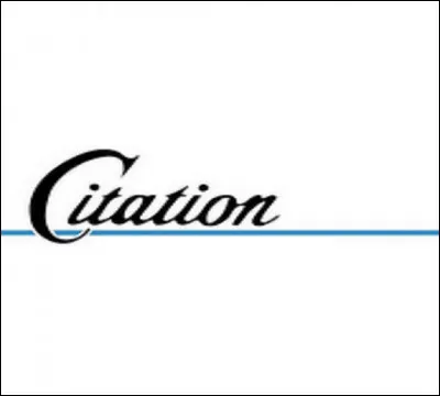 Qui est l'auteur (procureur fantasque du ''Tribunal des flagrants délires'') de cette citation : ''Alea jacta est : ils sont bavards, à la gare de l'Est. Alea jacta ouest : à Montparnasse aussi.'' ?