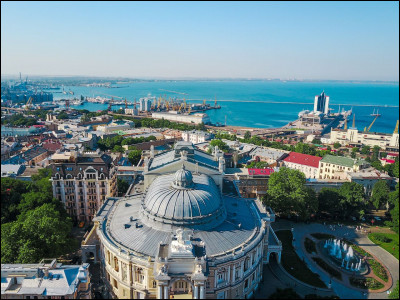 Grande ville ukrainienne, port sur la mer noire :