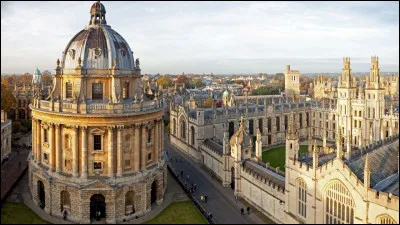 Ville de 150 000 habitants, située dans le sud de l'Angleterre, célèbre pour son université :