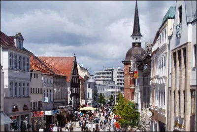 Ville allemande de 160 000 habitants, située dans le land de Basse-Saxe, près de Brême :