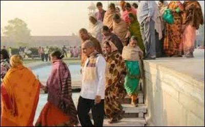Comment appelle-t-on la nourrice ou femme de chambre en Inde ?