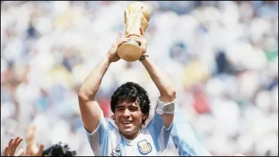 Diego Maradona, mort le 25 novembre 2020, est célèbre pour avoir remporté, avec son pays l'Argentine, la coupe du monde de football en ...