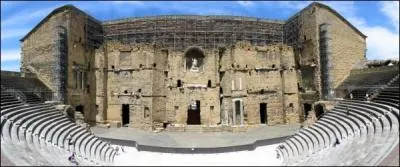 Ici le Thatre Antique...