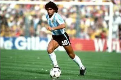 Quel était le numéro fétiche de Diego Maradona sur un stade de foot ?