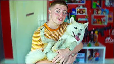 Comment s'appelle le chien de Michou ?