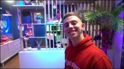 Où Michou tourne-t-il la majorité de ses vidéos ?