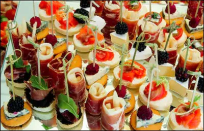 Quelle est la bonne orthographe au pluriel de ces petits hors d'oeuvres servis avec l'apéritif ?