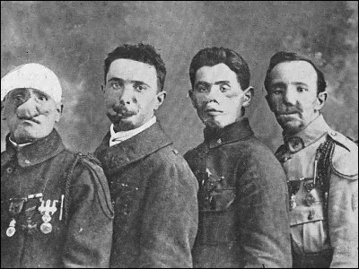 Quel était le surnom donné aux soldats blessés, infirmes et surtout défigurés de la Première Guerre mondiale ?