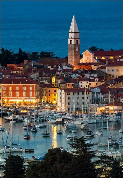 Eh oui : avec de bonnes jumelles, de loin on peut voir Venise !