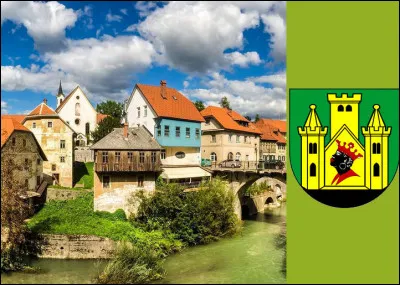 kofja Loka (ou Bischoflack) est très ancienne, puisque c'est l'empereur du Saint-Empire lui-même [lequel ?] qui lui donna sa charte en 973 !