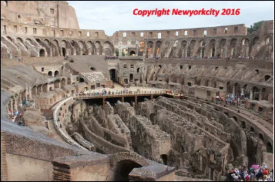 Quel est ce monument emblématique de l'Italie, un immense amphithéâtre ovoïde construit en 72 à Rome ?