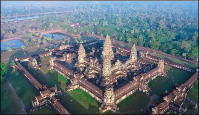 Quel est ce monument emblématique du Cambodge, plus grand monument religieux au monde ?