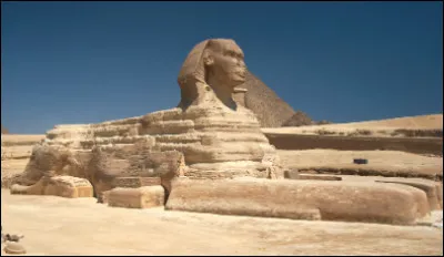 Quel est ce monument emblématique de l'Égypte, une statue érigée sur le plateau de Gizeh. C'est la plus longue statue du monde avec 73,50 mètres ?