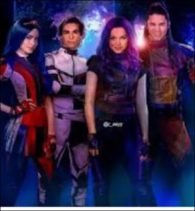 Pourquoi Mal est-elle de retour sur l'île avec Jay, Evie, Carlos et Celia ?