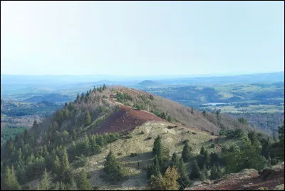 De combien d'années date la dernière éruption du puy de la Vache ?