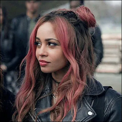 Quand Toni Topaz arrive-t-elle ?