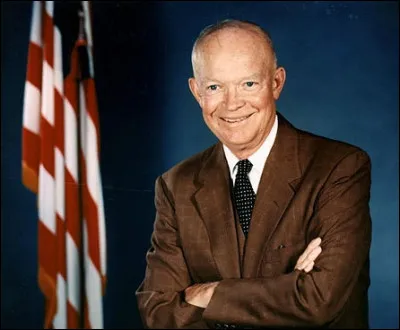 Que recouvre la théorie géopolitique américaine des "dominos" énoncée par Eisenhower (XXe siècle) ?