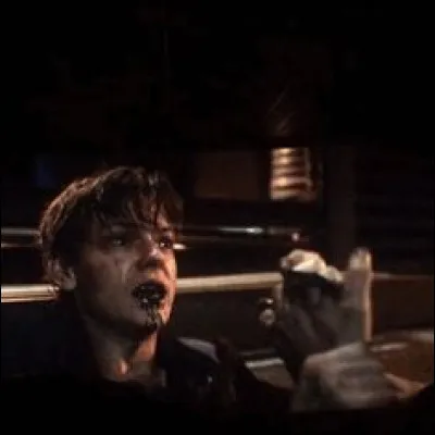 À la fin quand Newt se transforme en fondu : 
Newt (encore, en même temps il dit beaucoup de trucs...) : 
« S'il te plaît... »