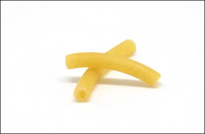 La poésie burlesque où l'on fait entrer des mots de la langue vulgaire en leur donnant une terminaison latine est appelée...