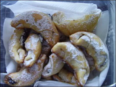 Loukum dans le monde > Roumanie : le rahat est introduit (XVIIIe s.), avec le nougat et le baclava, par des marchands ... On en trouve partout, comme dans le "cozonac" qui est ... !