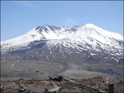 Dans quel état des Etats-Unis se trouve le Mont Saint-Helens, connu pour son éruption de 1980 ?