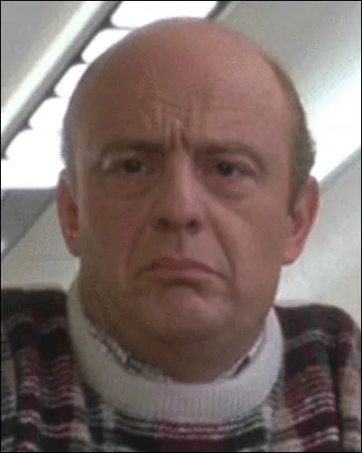 Dans l'avion apr&egrave;s s'&ecirc;tre rendu compte qu'ils avaient oubli&eacute; Kevin, que dit avoir oubli&eacute; l'oncle pour rassurer la maman ?