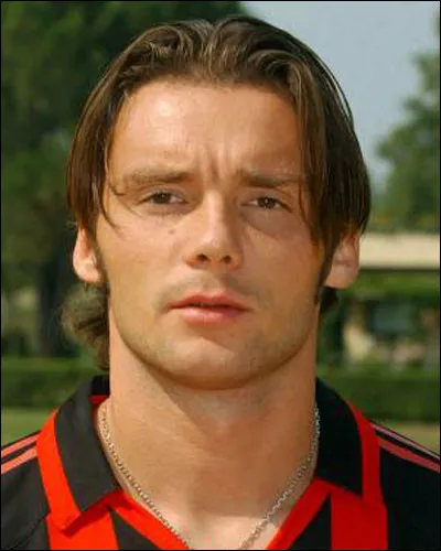 Trouvez le nom d'un footballeur actuel ou ayant raccroché ses crampons !