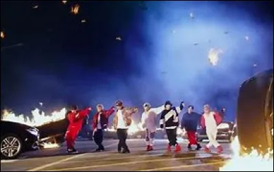 Quelle était la couleur des cheveux de Suga dans « Mic Drop » ?
