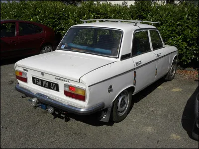 La même année, un autre phénomène de l'automobile sort en France : lequel ?