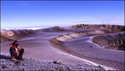 De combien de volcans le Kilimandjaro est-il constitué ?