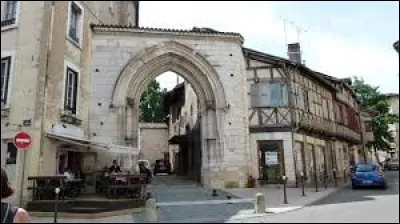 Voici la Porte des Jacobins qui est un monument faisant initialement partie de l'ancien couvent des Jacobins. Durant quel siècle a-t-il été construit ?