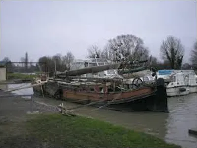 Village Berrichon, La Chapelle-Montlinard se situe en région ...