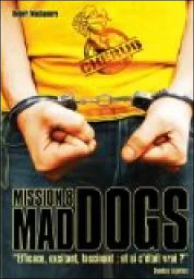 Tu es prisonnier mais tes ravisseurs t'ont mis des menottes trop peu serrées. Comment fais-tu ?