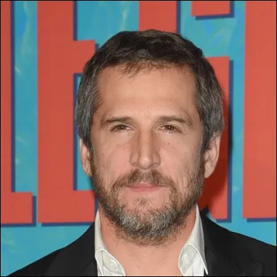 Avec quelle actrice est-il en couple depuis octobre 2007 ?