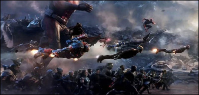 Dans « Avengers Endgame », quel héros ouvre des portails de tous les mondes pour en faire surgir des armées de guerriers pour le combat final contre Thanos ?