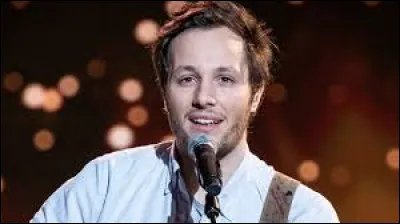 Comment s'appelle ce chanteur connu ?