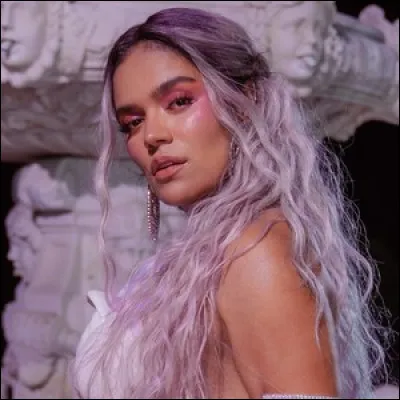 Comment s'appelle cette chanteuse ?