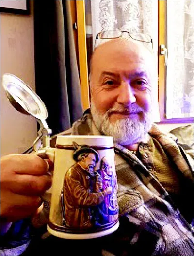 "Mi, Lulu, chu d' Kerpin. Et yé ti té du ? Chto l'brin en 2020. Ch 'bo un keu à tizot et ène baisse à tertous" veut dire