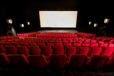 Ton meilleur ami et ton ami t'invitent &agrave; aller au cin&eacute;ma ; avec qui y vas-tu ?
