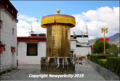 Quel est le nom de cet objet cultuel, utilisé par les bouddhistes tibétains ?